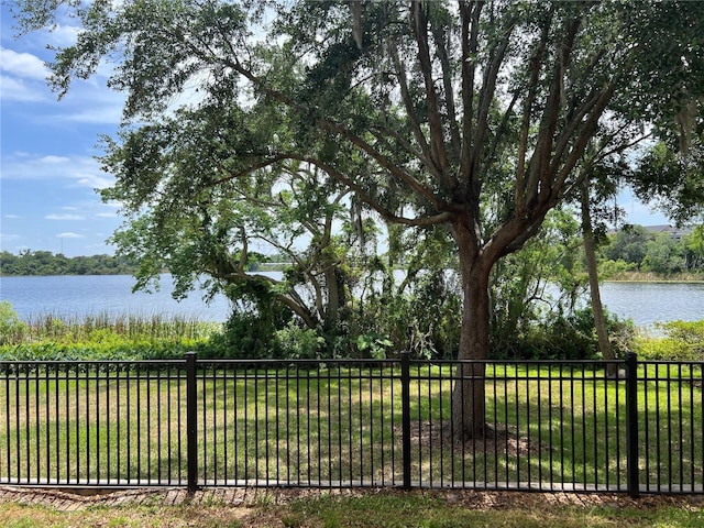 view of yard featuring a water view