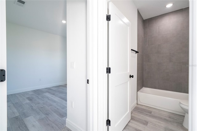 bathroom with toilet, wood finished floors, baseboards, visible vents, and recessed lighting