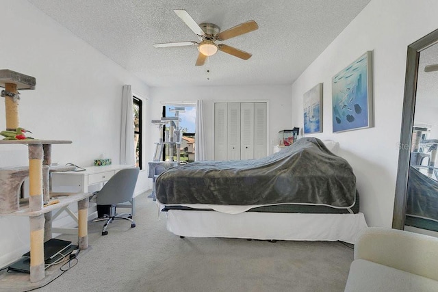 3106 S Semoran Blvd Unit P-2, Orlando, FL 32822 - bedroom featuring a textured ceiling, carpet, ceiling fan, and a closet