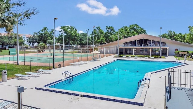 3106 S Semoran Blvd Unit P-2, Orlando, FL 32822 - community pool with a tennis court and a patio area