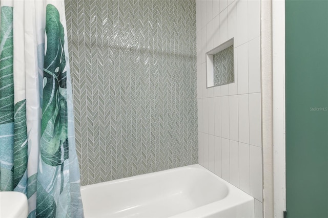 full bath with toilet and bathtub / shower combination