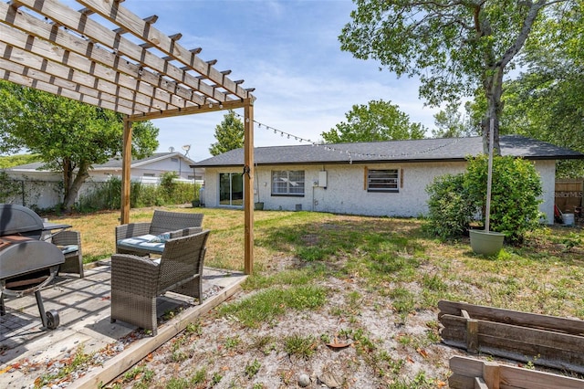 view of yard featuring a pergola, a fenced backyard, and a patio area