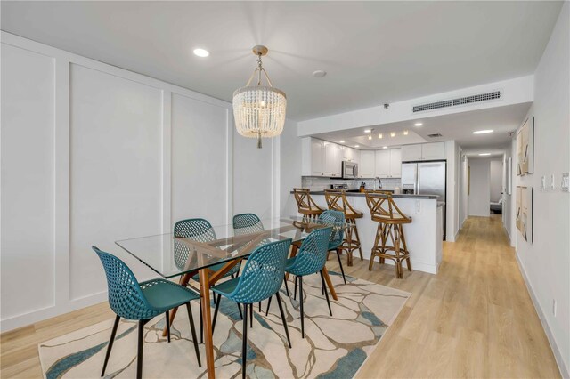 4139 S Atlantic Ave Unit B707, New Smyrna Beach, FL 32169 - dining room featuring visible vents, baseboards, a notable chandelier, recessed lighting, and light wood-style flooring