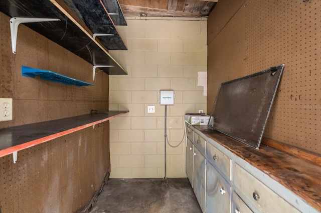 6021 Navajo Way, Orlando, FL 32807 - interior space featuring concrete block wall
