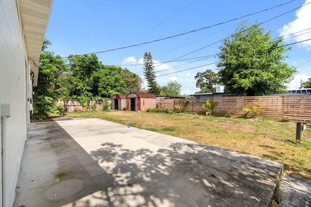 6021 Navajo Way, Orlando, FL 32807 - view of patio / terrace with a fenced backyard, a shed, and an outbuilding