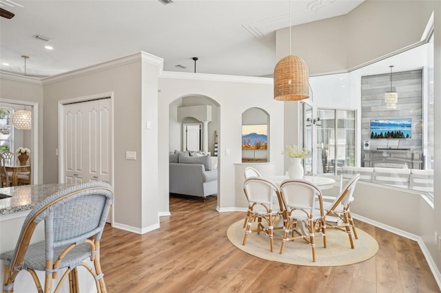 336 Plantation Club Dr, Debary, FL 32713 - dining area featuring crown molding, wood finished floors, baseboards, recessed lighting, and arched walkways