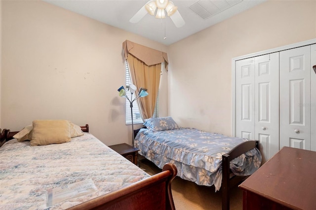 bedroom with visible vents, a ceiling fan, and a closet