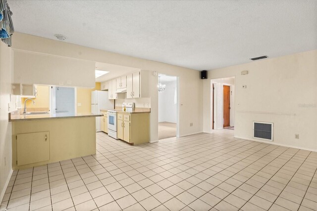 unfurnished living room featuring light tile patterned floors, visible vents, an inviting chandelier, and a sink