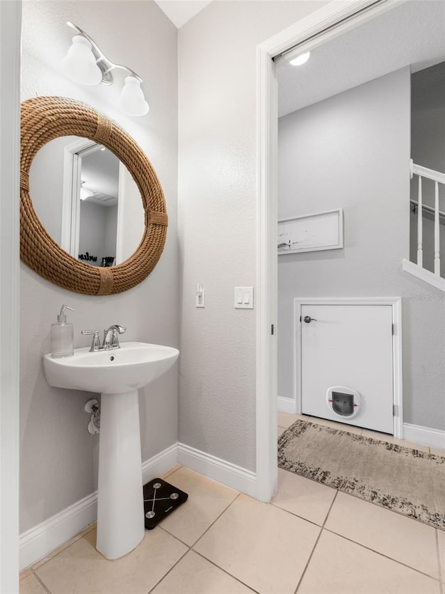 193 Captiva Dr, Davenport, FL 33896 - bathroom featuring baseboards and tile patterned floors