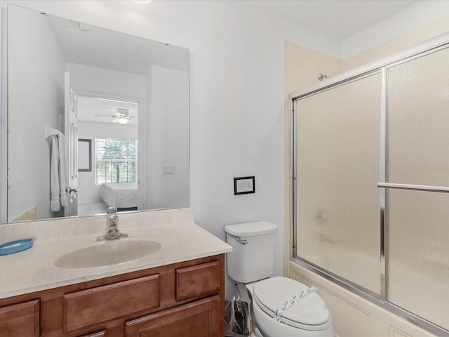 411 Cabello Dr, Davenport, FL 33837 - ensuite bathroom with vanity, toilet, ensuite bathroom, bath / shower combo with glass door, and a ceiling fan