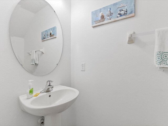 411 Cabello Dr, Davenport, FL 33837 - bathroom with a sink