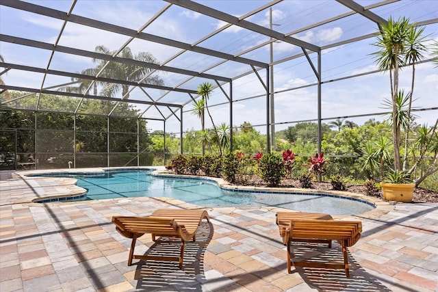 outdoor pool featuring a jacuzzi, a patio, and a lanai