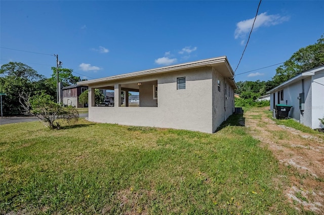 72 Campus View Dr, Orlando, FL 32810 - rear view of house with stucco siding and a yard