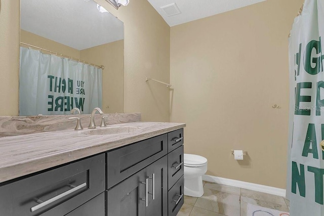 full bath with curtained shower, visible vents, baseboards, toilet, and vanity