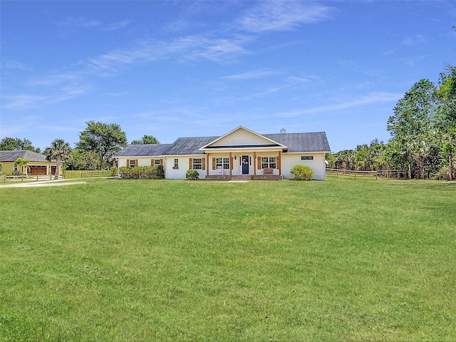 view of front of property featuring a porch and a front lawn