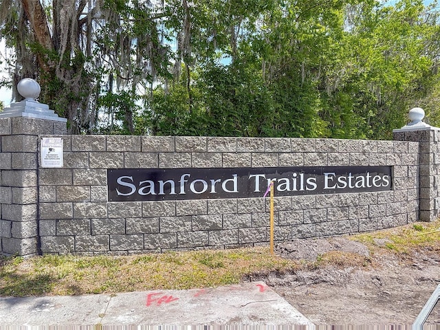 view of community / neighborhood sign
