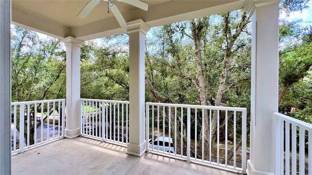 balcony featuring a ceiling fan