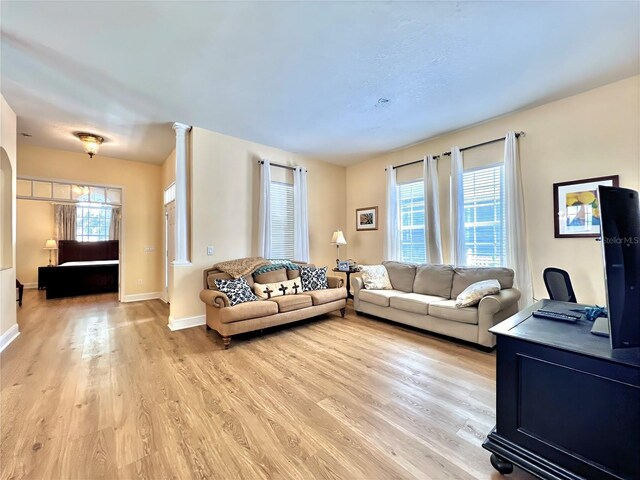 living room with light wood-style flooring and baseboards