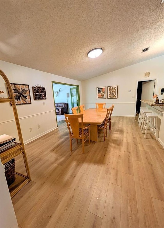 600 Lake St, Fruitland Park, FL 34731 - dining room featuring light wood-style floors, visible vents, and a textured ceiling