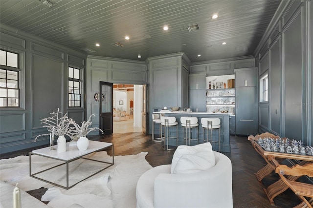 5550 Osprey Isle Ln, Orlando, FL 32819 - living area with visible vents, a wealth of natural light, and a decorative wall