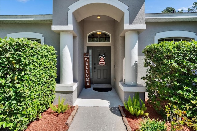 entrance to property with stucco siding