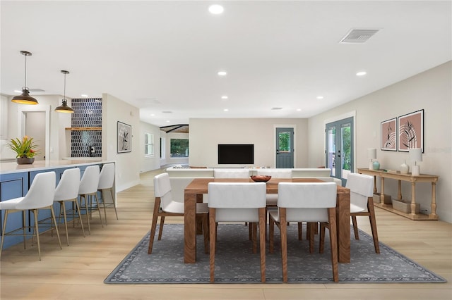 40 W Laurel St, Apopka, FL 32703 - dining room with baseboards, visible vents, light wood-style flooring, and recessed lighting
