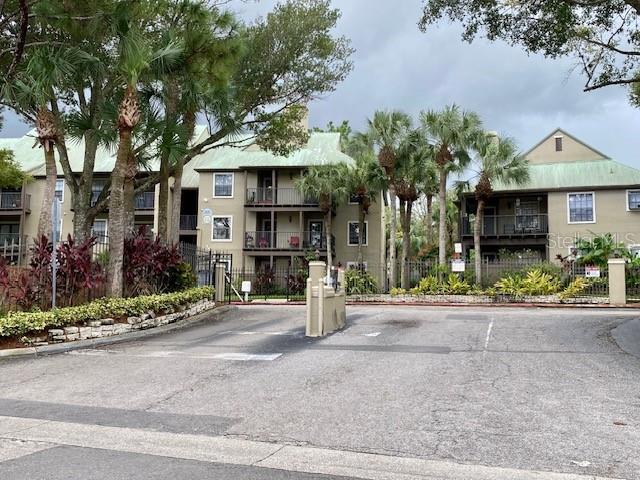224 Afton Sq Unit 301, Altamonte Springs, FL 32714 - view of property with fence