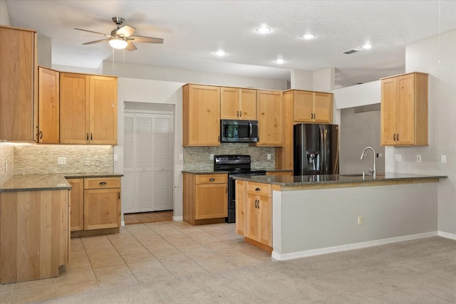 14841 Faversham Cir, Orlando, FL 32826 - kitchen with black appliances, a peninsula, a ceiling fan, backsplash, and recessed lighting