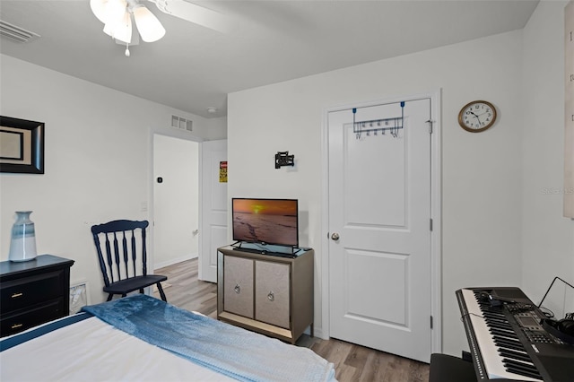 1220 Tahitian Sunrise Dr, Plant City, FL 33565 - bedroom featuring visible vents, wood finished floors, and a ceiling fan