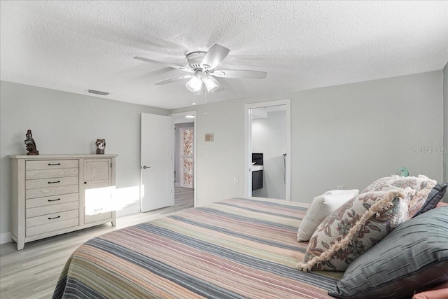 4043 Topsail Trl, New Port Richey, FL 34652 - bedroom with ceiling fan, a textured ceiling, baseboards, light wood-type flooring, and visible vents