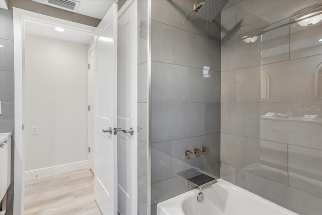 4043 Topsail Trl, New Port Richey, FL 34652 - full bath featuring shower / bath combination, baseboards, wood finished floors, and visible vents