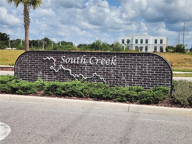 view of community / neighborhood sign