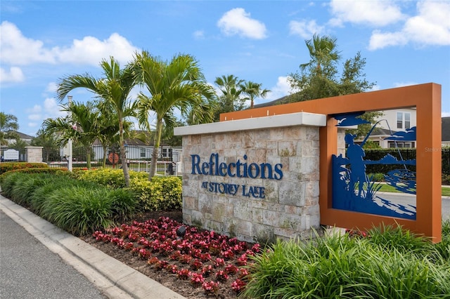 view of community / neighborhood sign