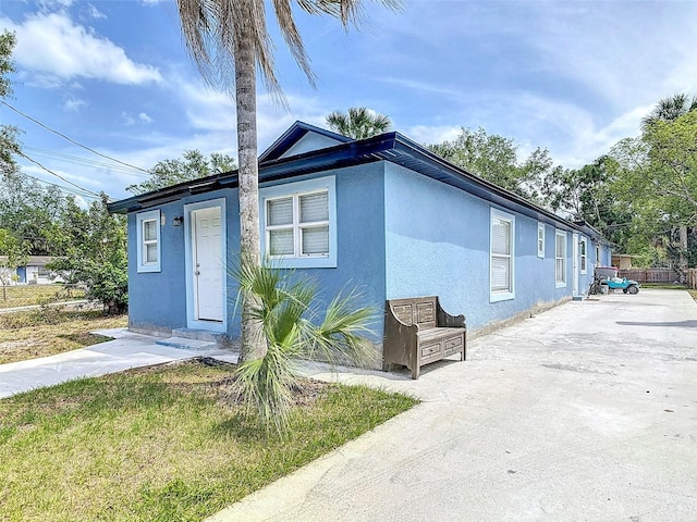 1403 W 13th Pl, Sanford, FL 32771 - view of front of home with stucco siding and fence
