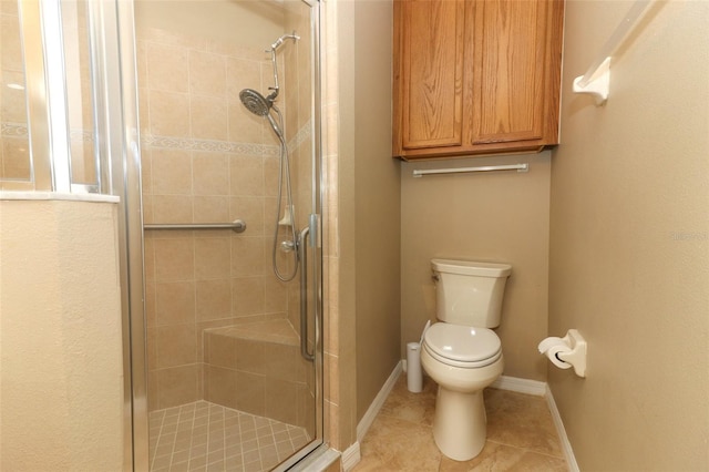212 Regency St, Davenport, FL 33896 - full bathroom with tile patterned floors, baseboards, a shower stall, and toilet