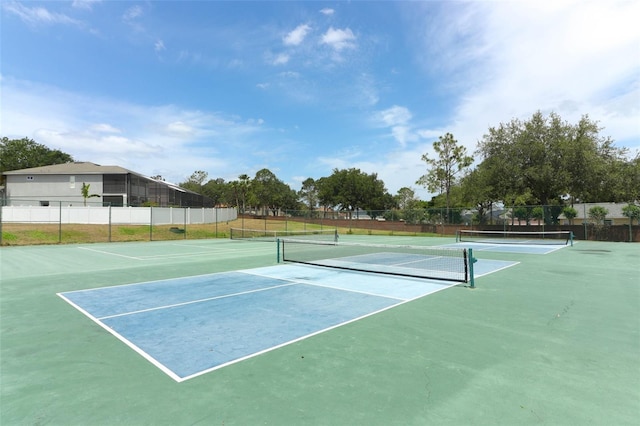 212 Regency St, Davenport, FL 33896 - view of sport court with fence