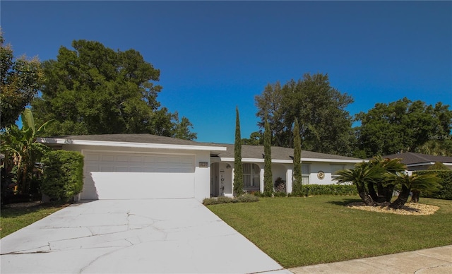 1529 Glastonberry Rd, Maitland, FL 32751 - ranch-style house featuring a front yard, an attached garage, stucco siding, and driveway