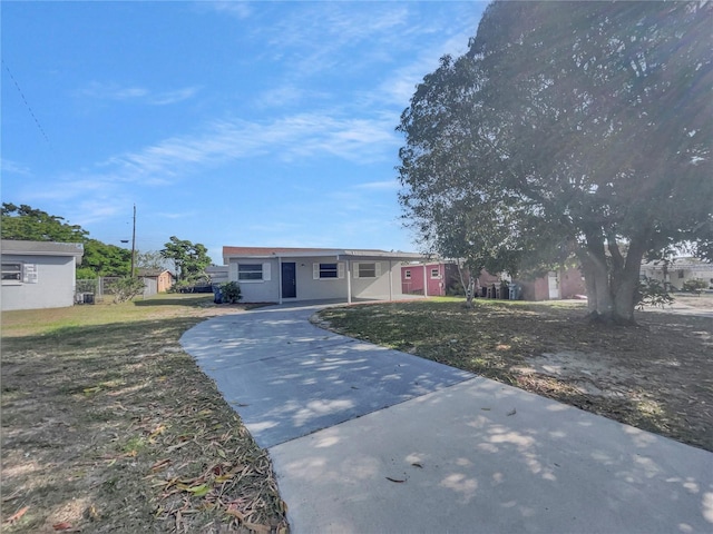 view of front of home featuring concrete driveway and a front yard