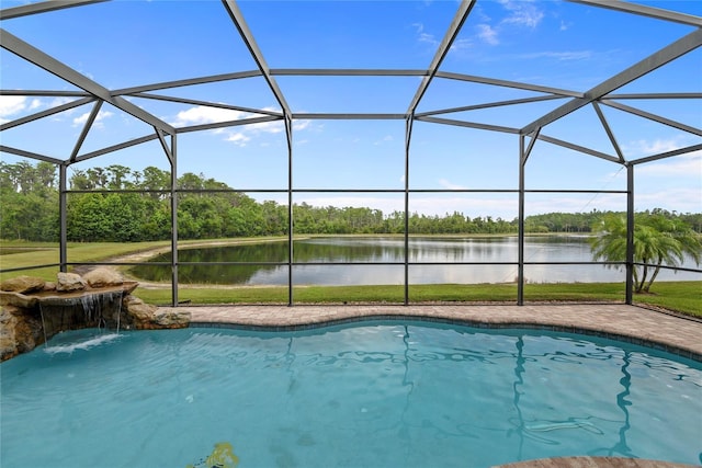 850 Spring Oak Cir, Orlando, FL 32828 - swimming pool with a lanai, a water view, and view of scattered trees