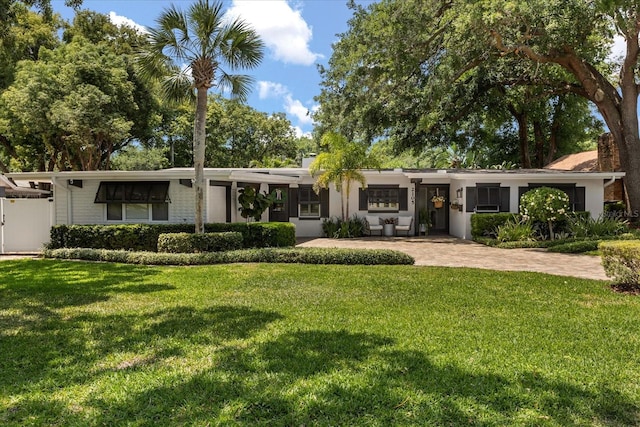 2105 Fosgate Dr, Winter Park, FL 32789 - single story home featuring a front yard