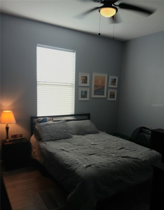 bedroom with a ceiling fan