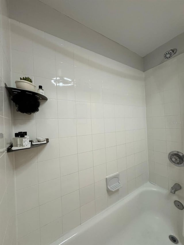 6403 Parc Corniche Dr Unit 4308, Orlando, FL 32821 - bathroom featuring shower / bath combination