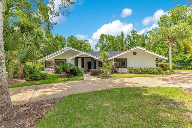 2108 Silver Leaf Ct, Longwood, FL 32779 - view of front of house with stucco siding and a front yard