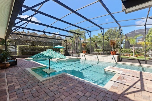 11502 Waterstone Loop Dr, Windermere, FL 34786 - swimming pool with a jacuzzi and a patio area