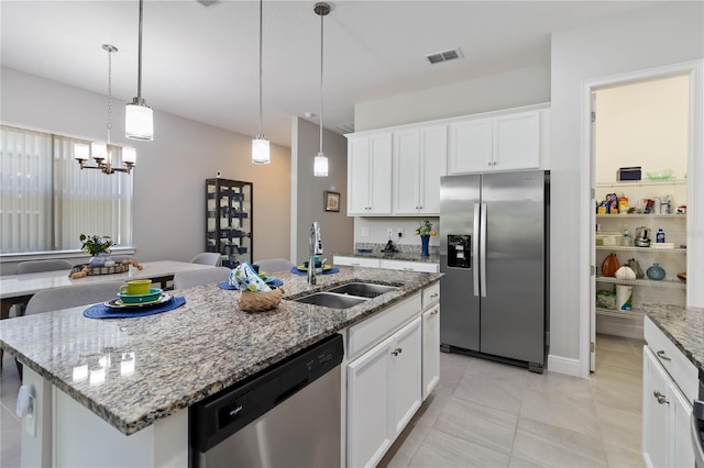 2423 Datura Loop, Saint Cloud, FL 34772 - kitchen featuring stainless steel appliances, a sink, a chandelier, white cabinetry, and an island with sink