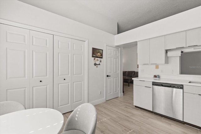 342 Hanging Moss Cir, Lake Mary, FL 32746 - kitchen featuring dishwasher, light wood-style flooring, baseboards, and light countertops