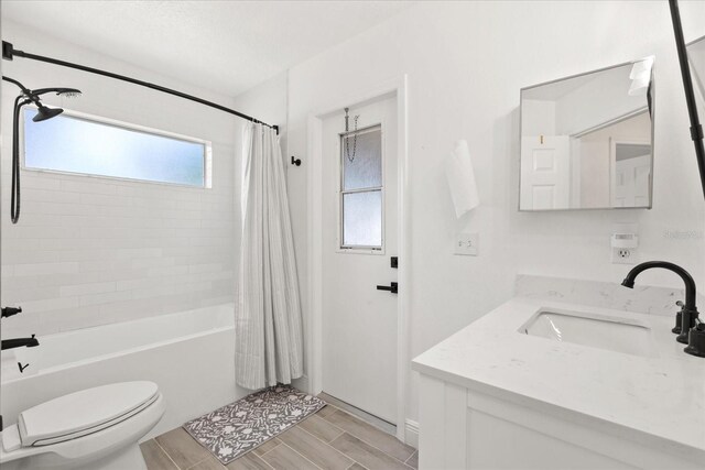 342 Hanging Moss Cir, Lake Mary, FL 32746 - full bath featuring shower / bath combo, vanity, toilet, and wood tiled floor