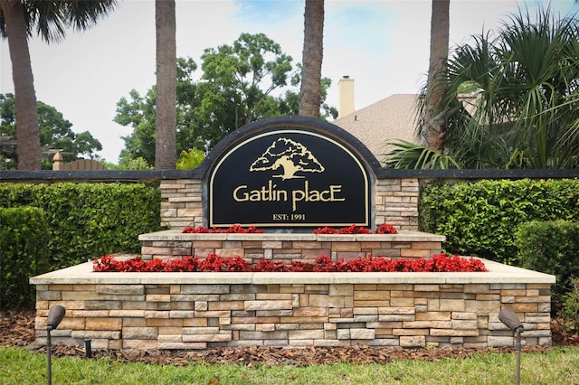 view of community / neighborhood sign