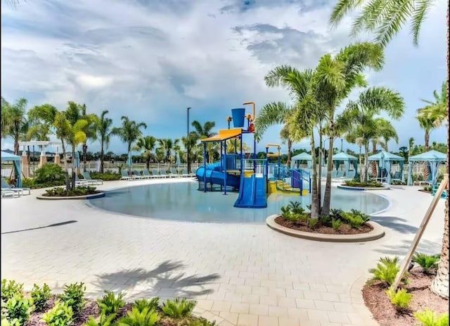 1929 Tropical Palms Cir, Kissimmee, FL 34747 - communal playground featuring a water play area
