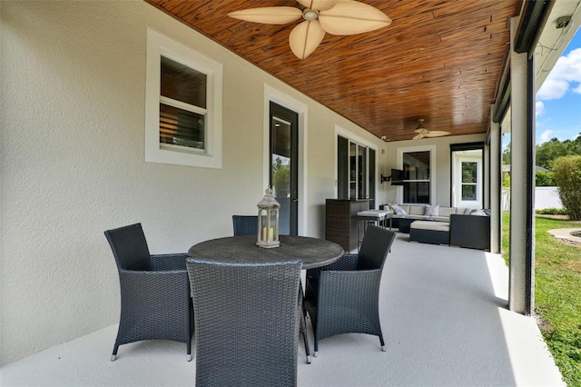 view of patio with a ceiling fan, outdoor dining area, and an outdoor living space